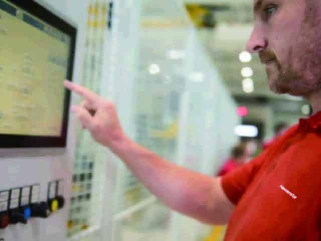 Newamstar Model Worker Erik Embodies Responsibility and Commitment Through Concrete Actions